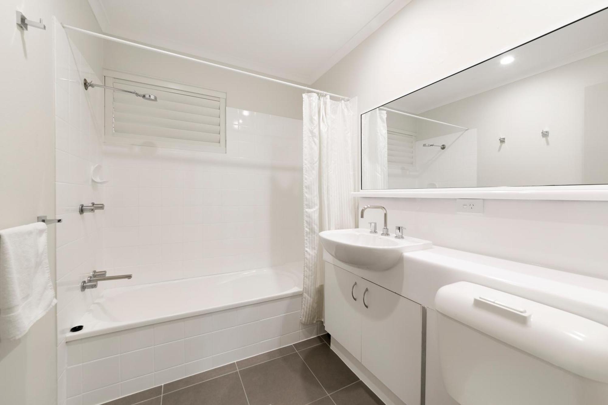 Mt Ommaney Hotel Apartments Брисбен Экстерьер фото