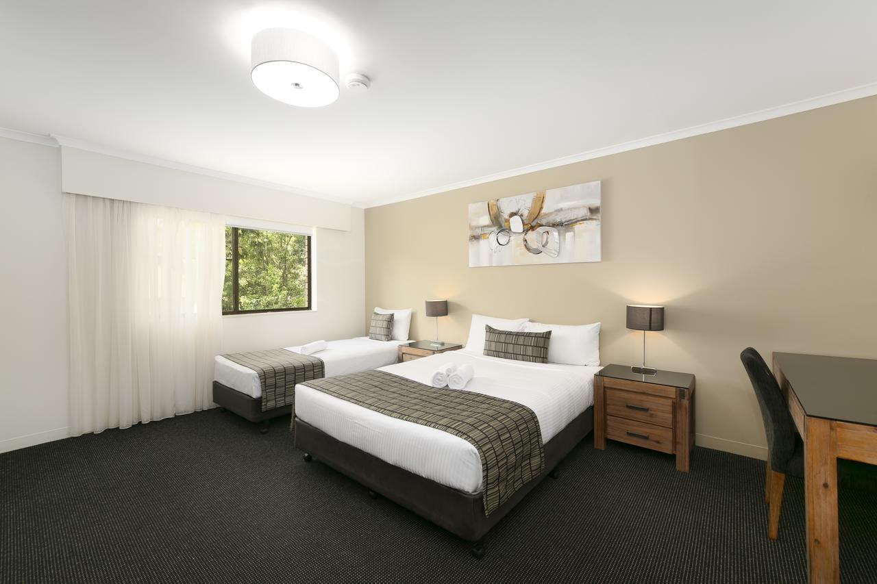Mt Ommaney Hotel Apartments Брисбен Экстерьер фото