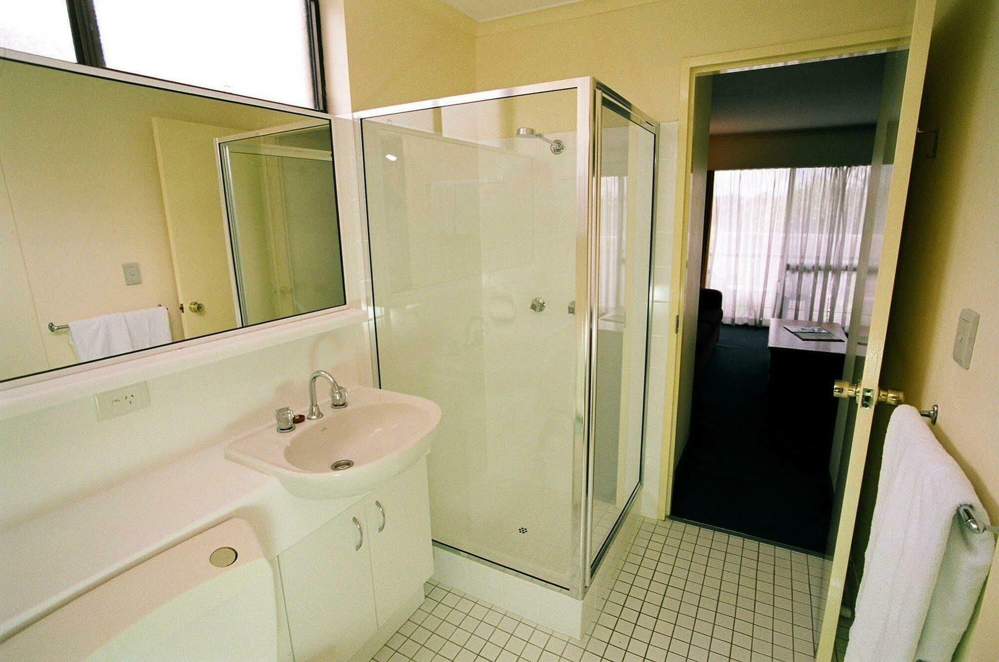 Mt Ommaney Hotel Apartments Брисбен Экстерьер фото
